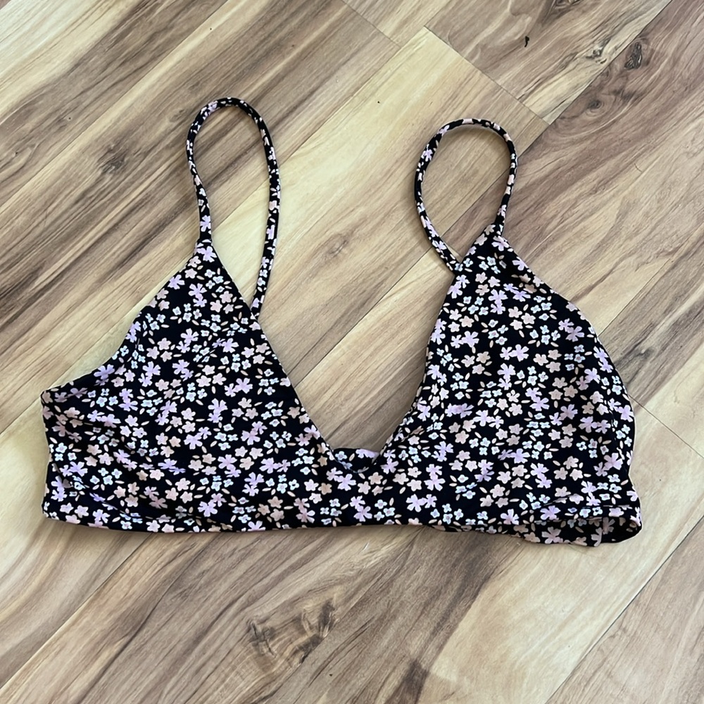 MAI swimwear everyday top in bouquet sz S